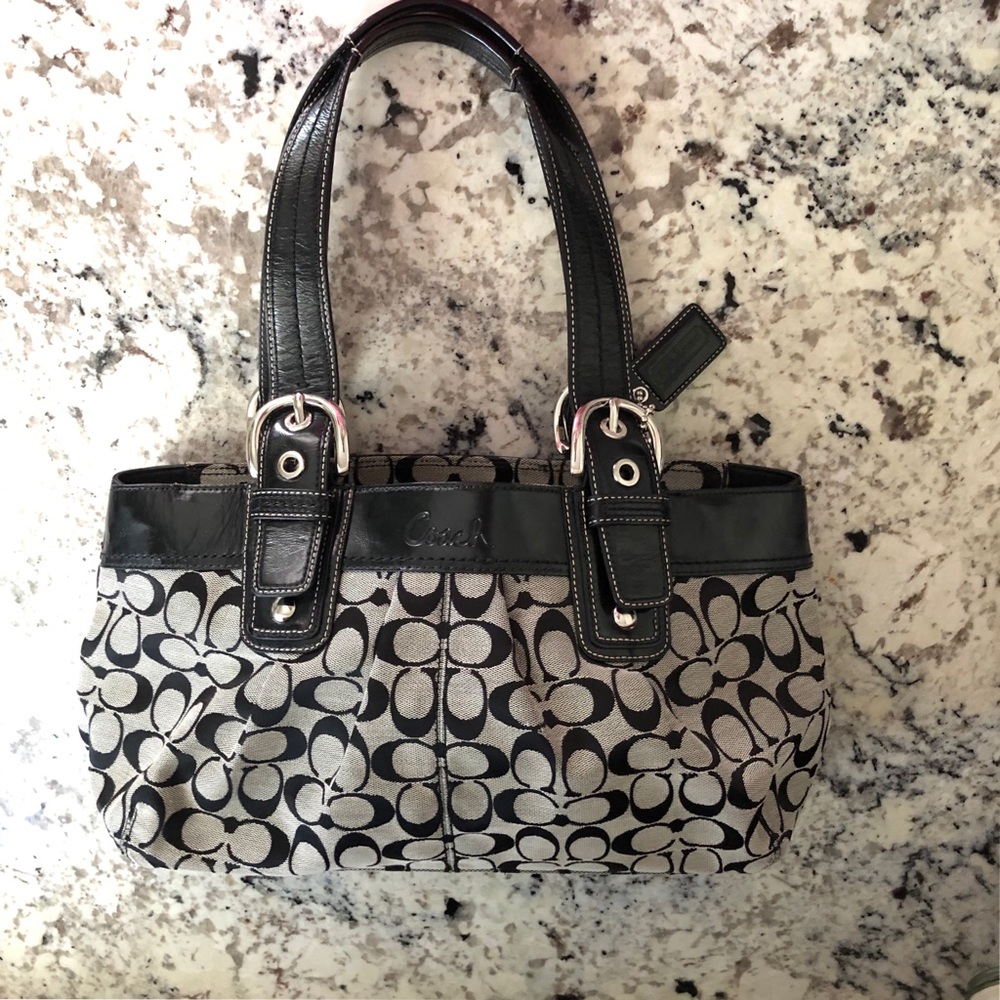 Coach Bag Patent Leather trim
